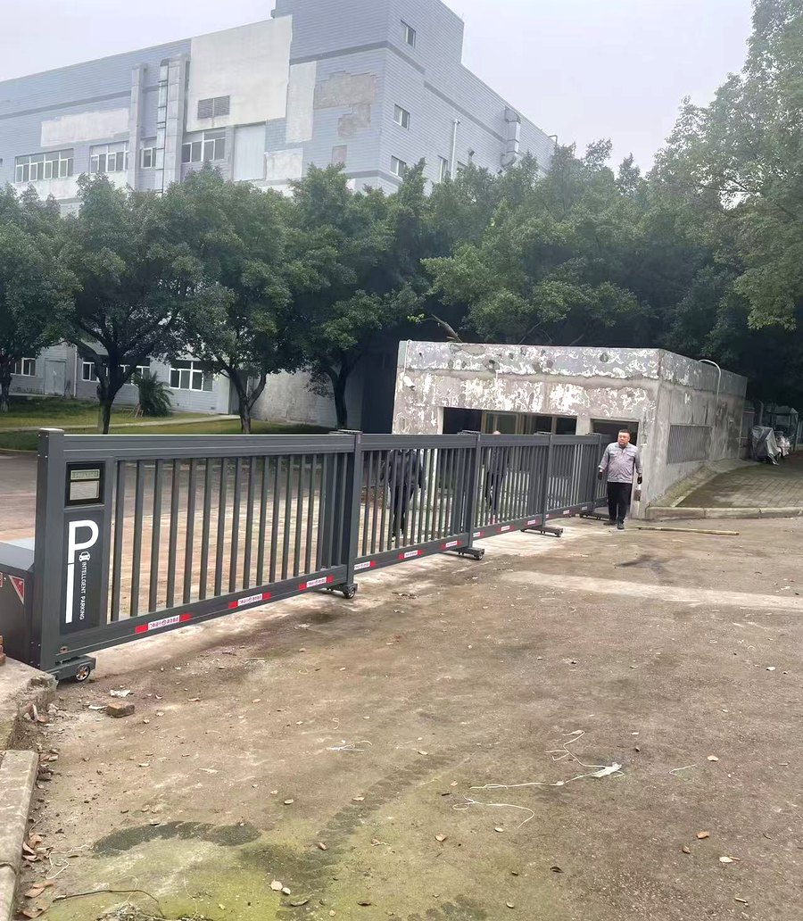 某上市药企段滑门与门卫岗亭 — 重庆立高门业